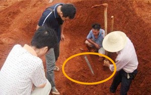 Lão nông cuốc đất đào trúng “thanh sắt gỉ” mang về nhà làm dao thái rau, 5 năm sau tiếc "đứt ruột" khi biết đó là “bảo vật”, trị giá hơn 3 tỷ đồng