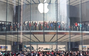 Mỗi ngày cả nghìn người nhấc lên đặt xuống iPhone ở Apple Store, "điều thần kỳ” gì giúp chúng luôn lung linh?