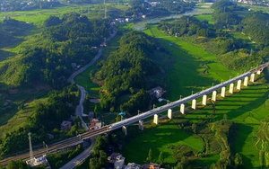 Huy động 50.000 người, khoan 159 đường hầm, bắc 253 cây cầu ‘xuyên’ hàng loạt ngọn núi, Trung Quốc gây chấn động với tổ hợp 'đi lại’ đắt đỏ, ‘lát’ hơn 200 tỷ đồng cho từng km