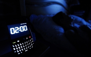 Đi ngủ nhớ để điện thoại ở chế độ này, vừa giảm bức xạ lại giúp bạn có giấc ngủ ngon