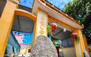 Kỳ bí ngôi đền có hàng chục mộ 'cá Ông' và câu chuyện thần y bí ẩn cứu dân khỏi dịch bệnh