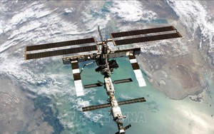 Phi hành gia Nga đi bộ ngoài không gian để tìm hiểu nguyên nhân vụ rò rỉ trên ISS