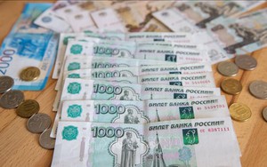 Đồng tiền Nga lại giảm giá mạnh, hơn 100 ruble mới đổi được 1 USD
