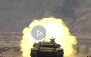 Khoảnh khắc tăng T-72B3 của Nga quét sạch mục tiêu Ukraine