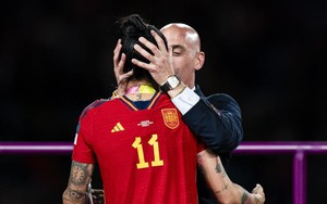 Quấy rối nữ cầu thủ, cựu Chủ tịch LĐBĐ Tây Ban Nha nhận án phạt nặng từ FIFA