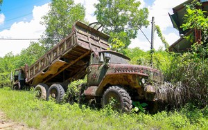 Xe cộ, máy móc tuyển quặng sắt nằm hoen rỉ gần nửa thập kỷ trong rừng tràm ở Huế