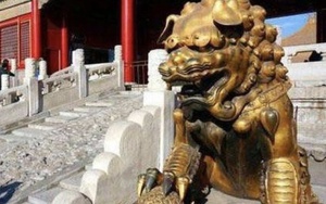 Vì sao sư tử trong Tử Cấm Thành có đôi tai cụp xuống? Nghe lý do sửng sốt vì người xưa quá uyên thâm!