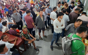 TP Hồ Chí Minh: Người dân xếp hàng đổi bằng lái xe vì 'tin đồn' trên mạng