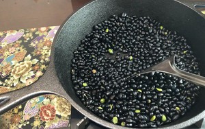 Uống 1 cốc nước đậu đen rang gừng khi bụng đói vào buổi sáng, sau 7 ngày bạn sẽ nhận được 3 "món quà" cực lớn