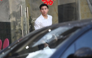 Đoàn Văn Hậu lộ diện bảnh bao, lên siêu xe 5 tỷ đi đón cô dâu Doãn Hải My