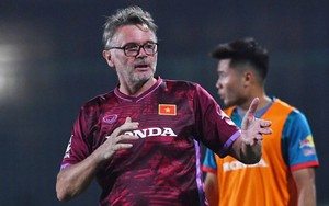 Quyết định lạ của HLV Troussier & bài toán khó đang chờ ĐTVN hóa giải trên đất Philippines