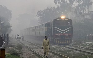 Pakistan: Thành phố 13 triệu dân phải đóng cửa vì không khí độc hại