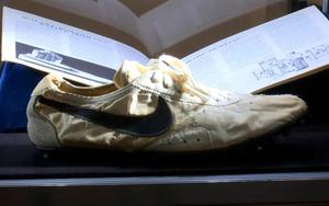 Đôi giày cũ nát bỗng “hot” hơn vàng, được “phú ông” chi hẳn 10 tỷ để có bằng được: Hóa ra là “bảo vật” hiếm có khó tìm