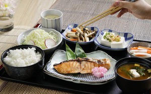 Tại sao người Nhật ăn cơm mỗi ngày nhưng hiếm khi bị tiểu đường, béo phì? 3 cách ăn của họ rất đáng để học tập