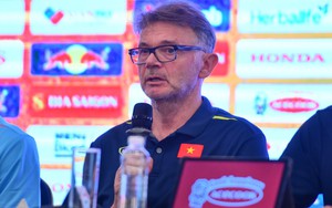 HLV Troussier: "Suốt 8 tháng qua ở tuyển Việt Nam, ngày nào tôi cũng thấy áp lực"