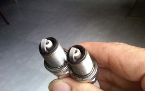 Cách 'bắt bệnh' động cơ thông qua tình trạng của bugi