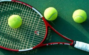 Câu đố 5 giây: Ném quả bóng tennis thế nào để nó quay trở lại với bạn?