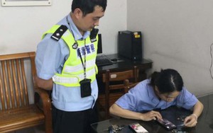 Bị cảnh sát giả mạo "tẩy não", người phụ nữ suýt bị lừa chuyển khoản 5 tỷ đồng: Cảnh sát thật ập tới kịp thời, thành công ngăn chặn vụ lừa đảo siêu tinh vi