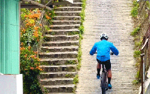 Thử thách đạp xe lên con dốc cao nhất nhì Đà Lạt khiến nhiều người "nhìn thôi đã mỏi chân"