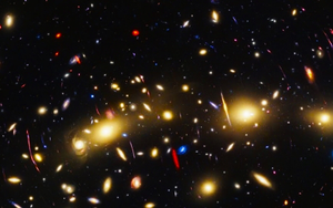 NASA quan sát Cụm thiên hà Cây Giáng sinh khoe sắc trong vũ trụ