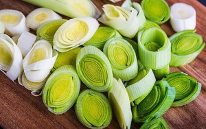 Ăn tỏi tây lâu năm nhưng bạn đã biết 6 lợi ích 'vàng' của loại rau gia vị này?