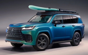 "Xe chủ tịch" Lexus LX 600 độ lại cho dân mê phượt: Thêm thuyền trên nóc, bếp, tủ lạnh gắn đằng sau
