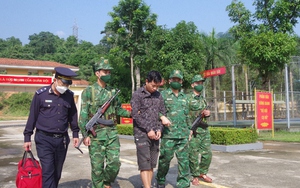 Bí mật đáng sợ trong chiếc túi xách trên Quốc lộ 8A