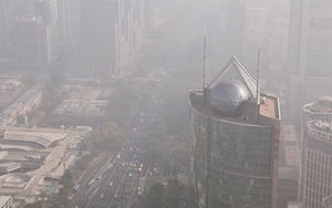 Châu Á hứng lạnh giá, sương mù ô nhiễm