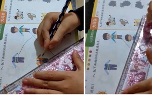 Làm bài tập về nhà, cậu bé lớp 1 có thao tác "lạ" khiến dân tình bật cười: Thao túng tâm lý quá đỉnh!