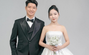 Thủ môn U23 Việt Nam nức tiếng một thời tung bộ ảnh cưới ngọt ngào với vợ làm giáo viên tiểu học