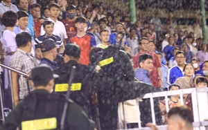Báo Trung Quốc chê hình ảnh xấu xí xuất hiện ở làng bóng đá Việt Nam