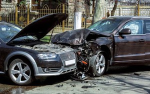 Những tính năng ô tô tự kích hoạt khi tai nạn