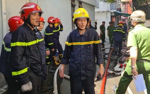 12 người thoát nạn trong vụ cháy nhà 17 phòng: Lấy quần jean làm dây đu