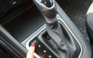 Tác dụng của nút 'bí ẩn' Shift Lock trên xe số tự động