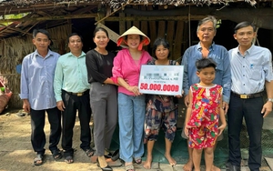 Phương Lê hỗ trợ xây sửa 10 nhà tình thương cho người dân nghèo đón Tết