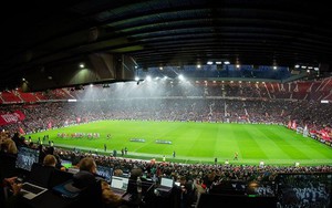 Old Trafford lại dính phốt, MU bị điều tra an toàn thực phẩm