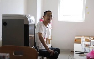 "Thần đồng trăm năm có một" 10 tuổi thi đại học, 16 tuổi lấy bằng tiến sĩ, hiện tại ở nhà ăn bám bố mẹ: