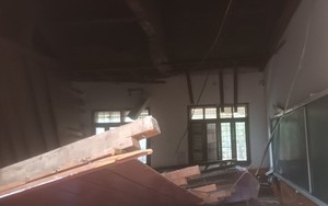 Sập trần gỗ lớp học ở Nghệ An, ít nhất 2 học sinh cấp cứu