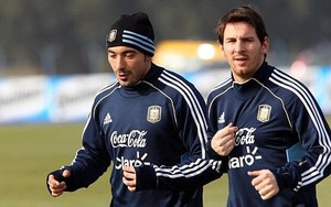 Đồng đội cũ của Messi bị thương nặng khi thay bóng đèn