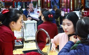 Giá vàng liên tục xô đổ kỷ lục thế nào?