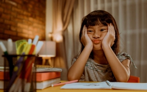 Ba hành vi "tố cáo" trẻ thiếu kỹ năng xã hội và khả năng tự điều chỉnh, cha mẹ cần can thiệp kịp thời
