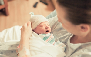 Bà ngoại 44 tuổi bỗng phải nhập viện tâm thần sau nhiều tháng trông cháu
