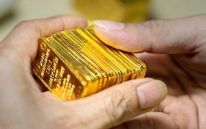 Chuyên gia dự báo: Giá vàng có thể lập đỉnh mới, chạm mốc 82 triệu đồng/lượng trước Tết Nguyên đán