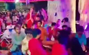 Nhà trai và nhà gái đánh nhau loạn xạ chỉ vì miếng phô mai trong cỗ cưới