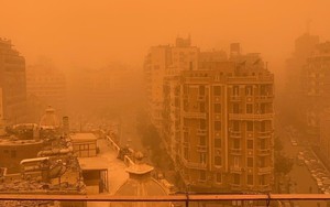 Bão cát ngày một dày đặc