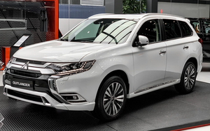 Mitsubishi khuyến mãi toàn bộ xe tháng cuối năm: Pajero Sport giảm hơn 136 triệu, Outlander lăn bánh rẻ hơn niêm yết