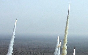 Nghi vấn rocket phóng từ Dải Gaza rơi xuống gần căn cứ nghi lưu trữ tên lửa hạt nhân của Israel