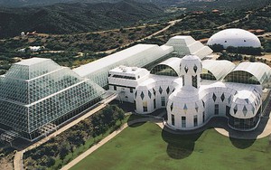 Biosphere 2: Hệ sinh thái khép kín lớn nhất thế giới, có đại dương mô phỏng và môi trường sống thám hiểm không gian!
