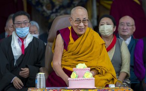 3 lẽ sống để "giàu bền vững" của Đức Đạt Lai Lạt Ma, đến Jack Ma cũng tích cực truyền bá
