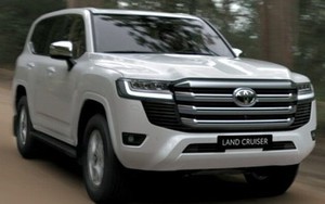 Toyota Land Cruiser tiếp tục tăng giá niêm yết
